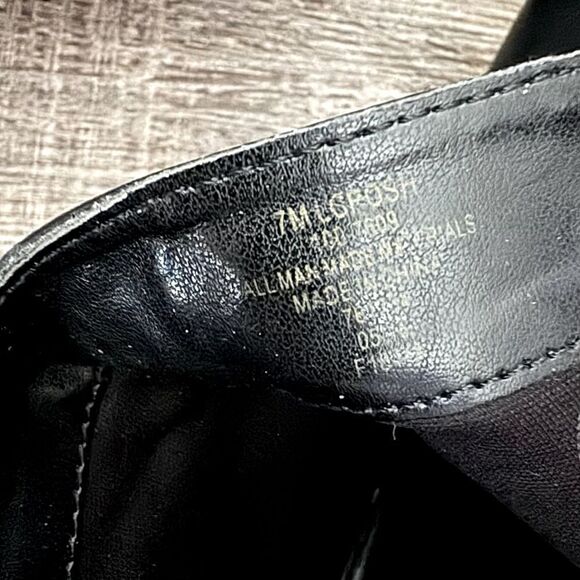 Liz Claiborne Black Faux Leather Strappy Ankle Booties Size 7M - Picture 11 of 12